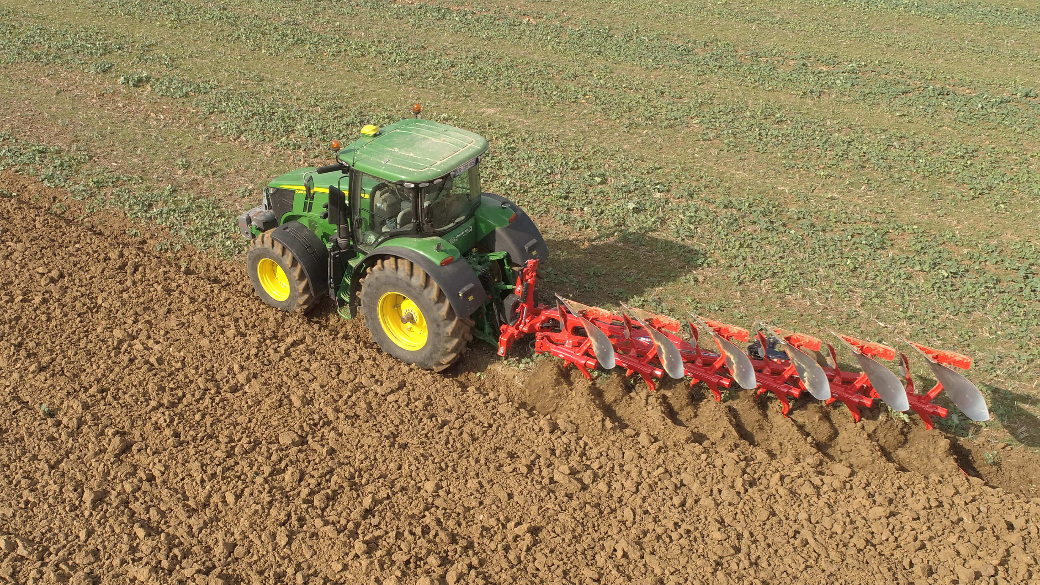 Mounted Reversible Ploughs KUHN